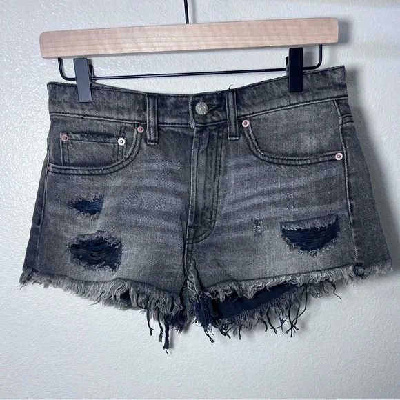 NEW BDG Essential Mid-Rise Denim Shorts NWT Size 26 - Picture 1 of 5